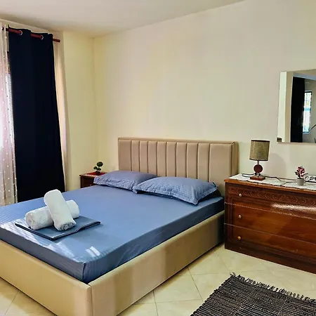 Domus Komanesse - *