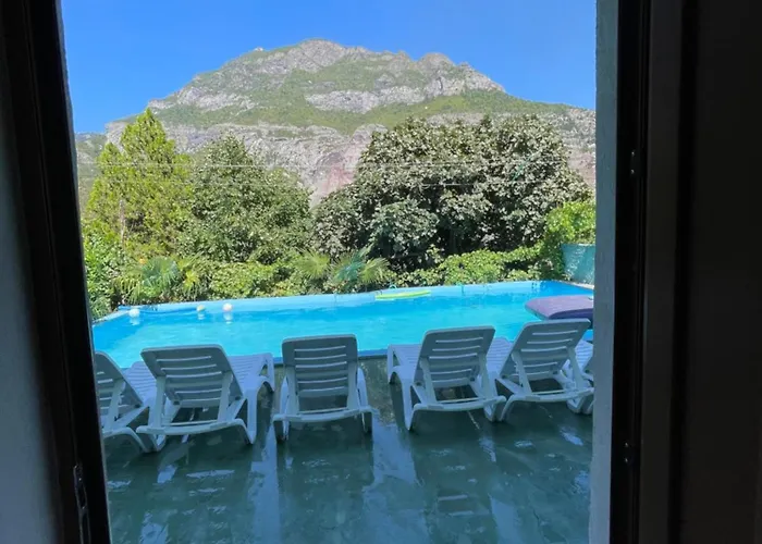 Domus Komanesse - Гостевой дом