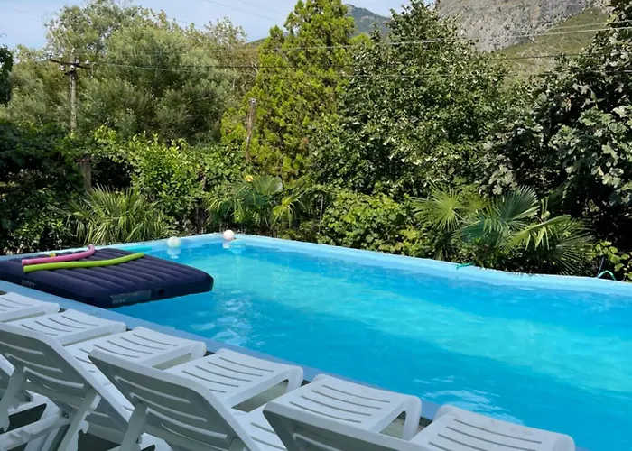 Domus Komanesse - Pensión 4*