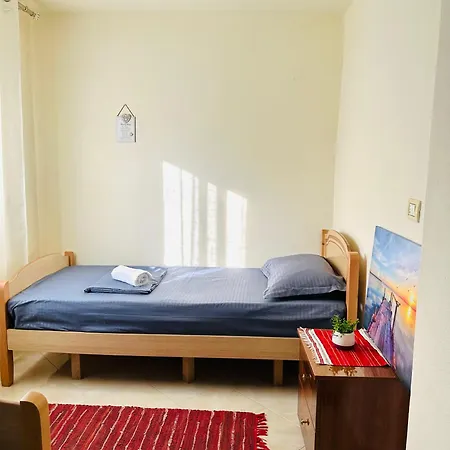 Domus Komanesse - *