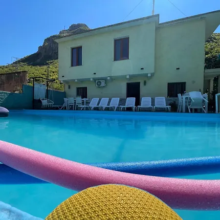 Gasthof Domus Komanesse -