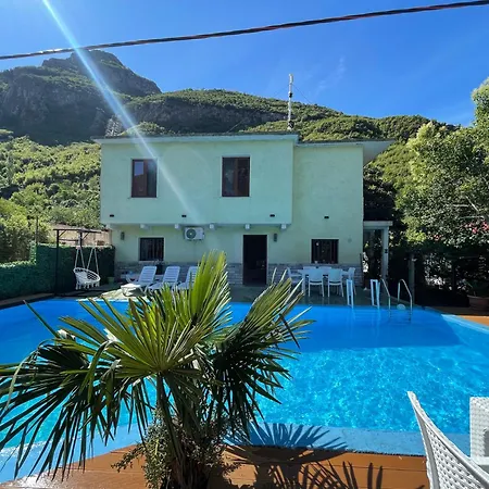 Guest house Domus Komanesse -
